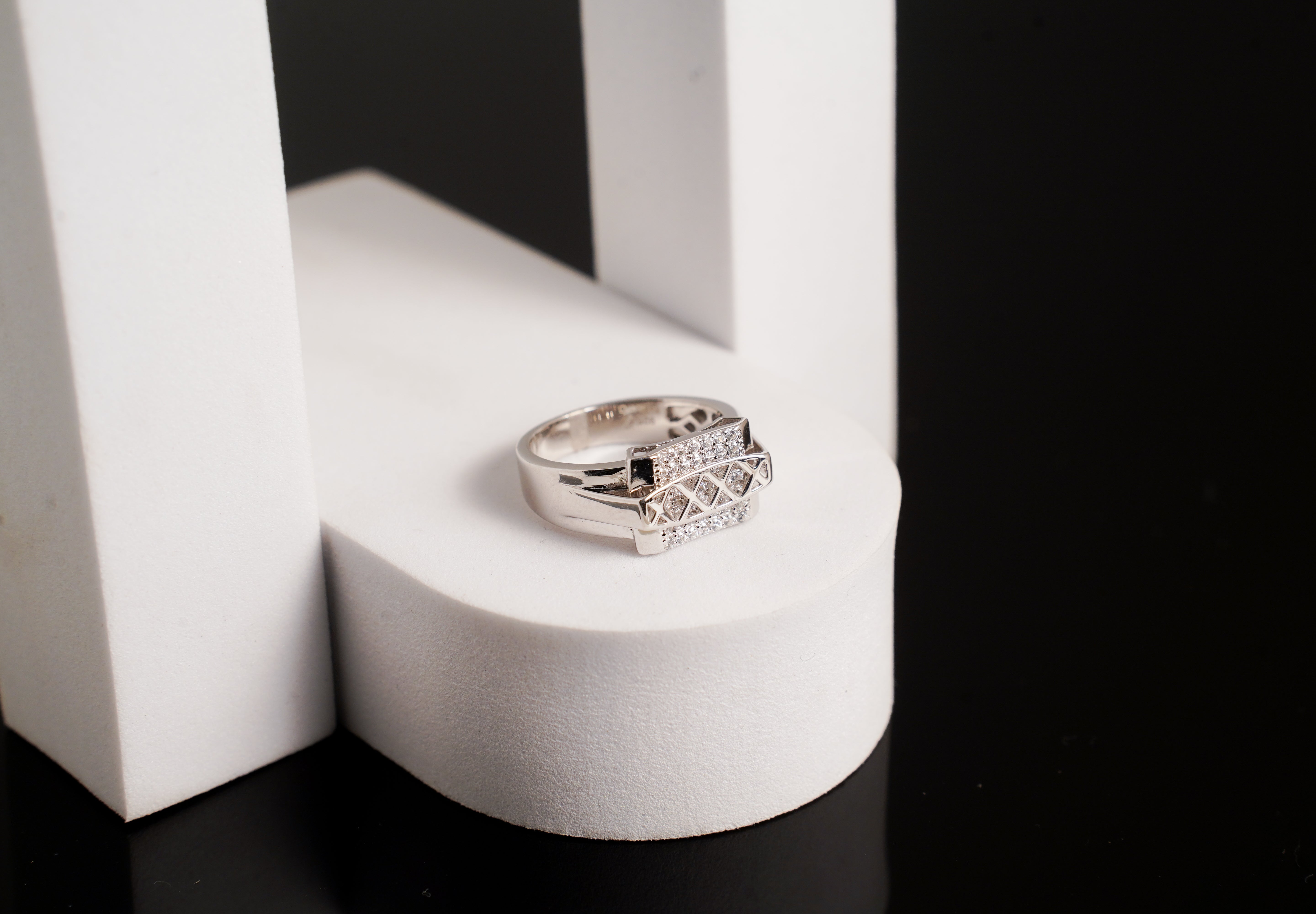 The Apex Crosshatch Signet