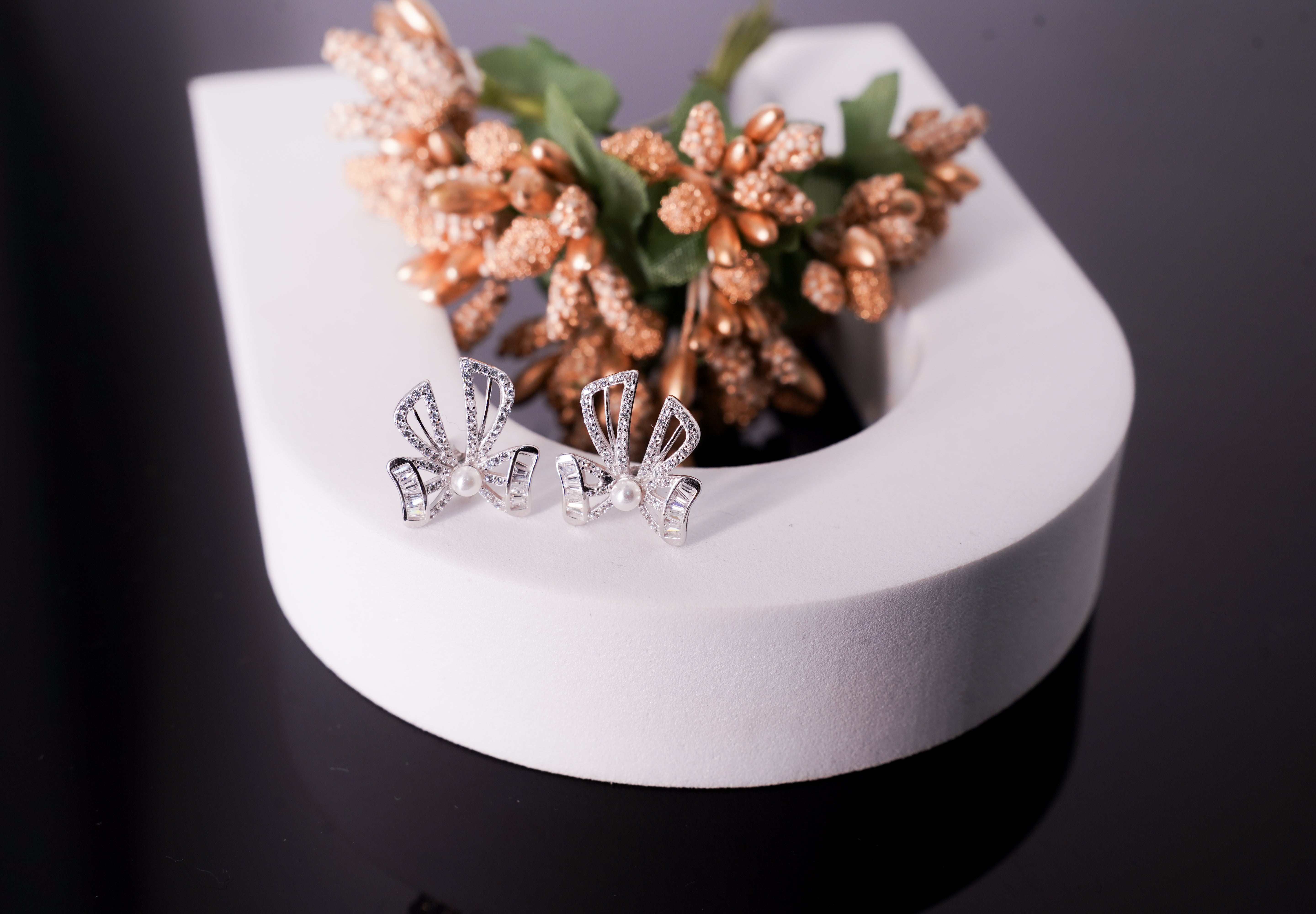 The Coquette Pearl Bows
