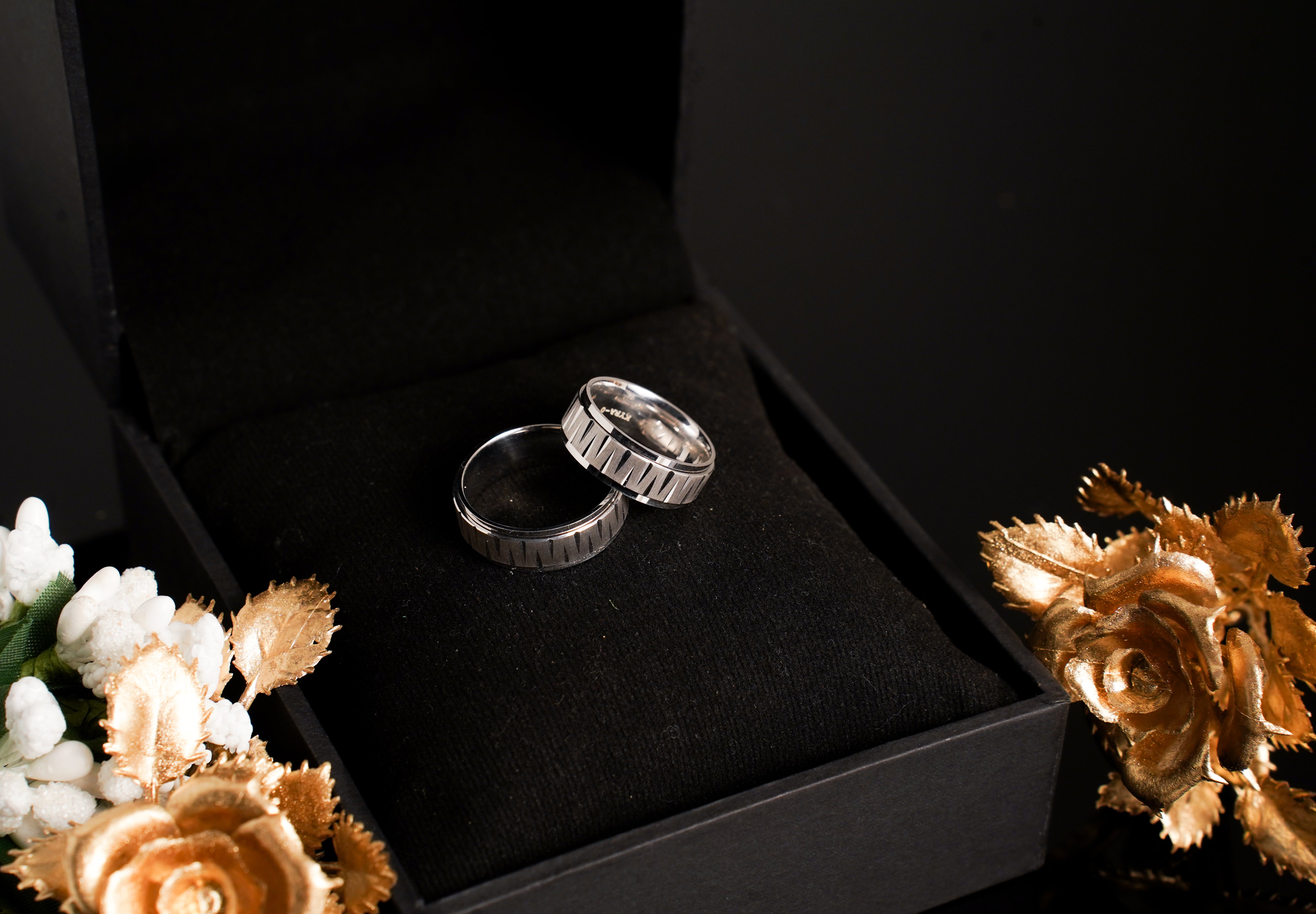 KYRA Eternal Edge Rings