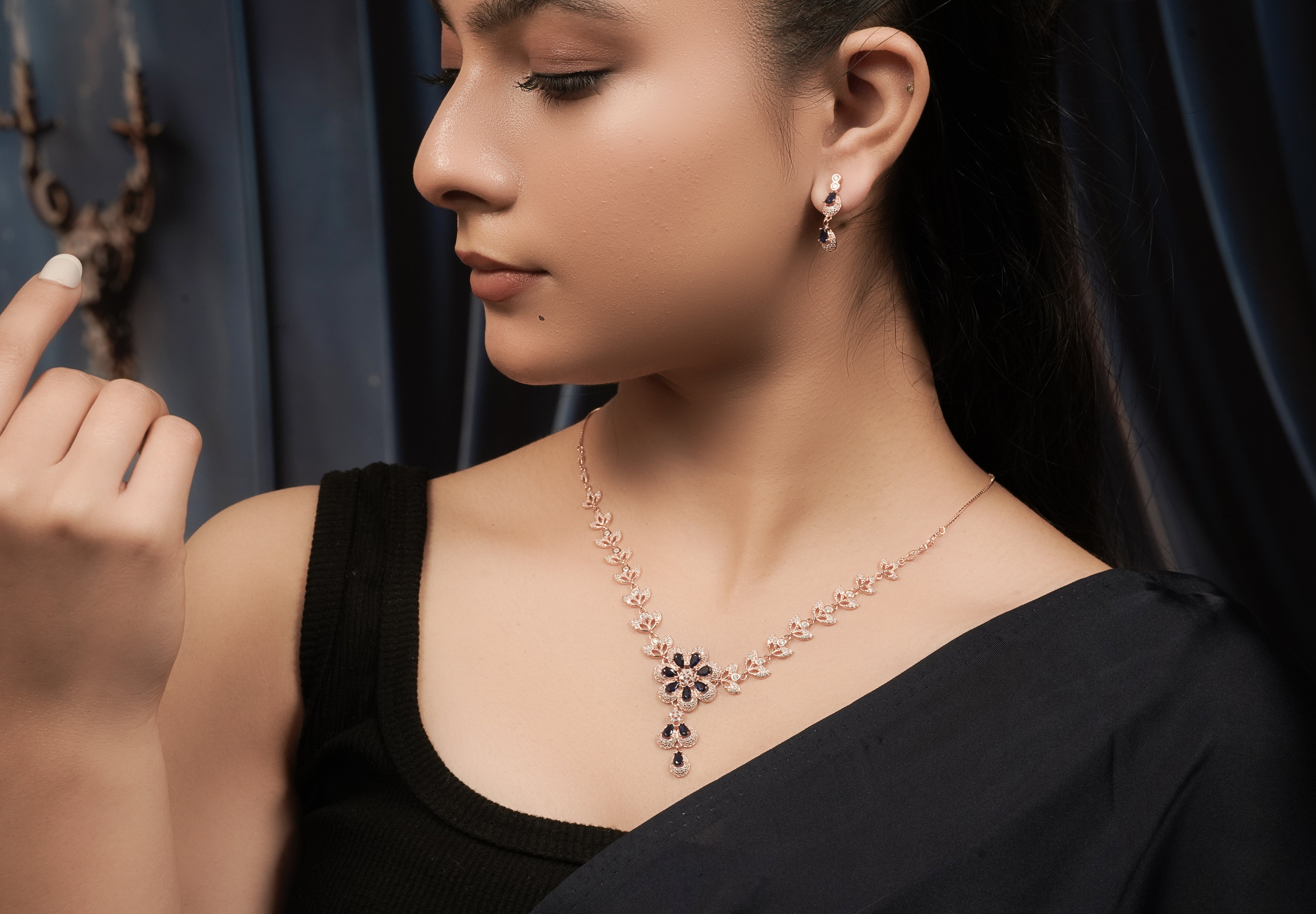 Kyra Noir Bloom Necklace