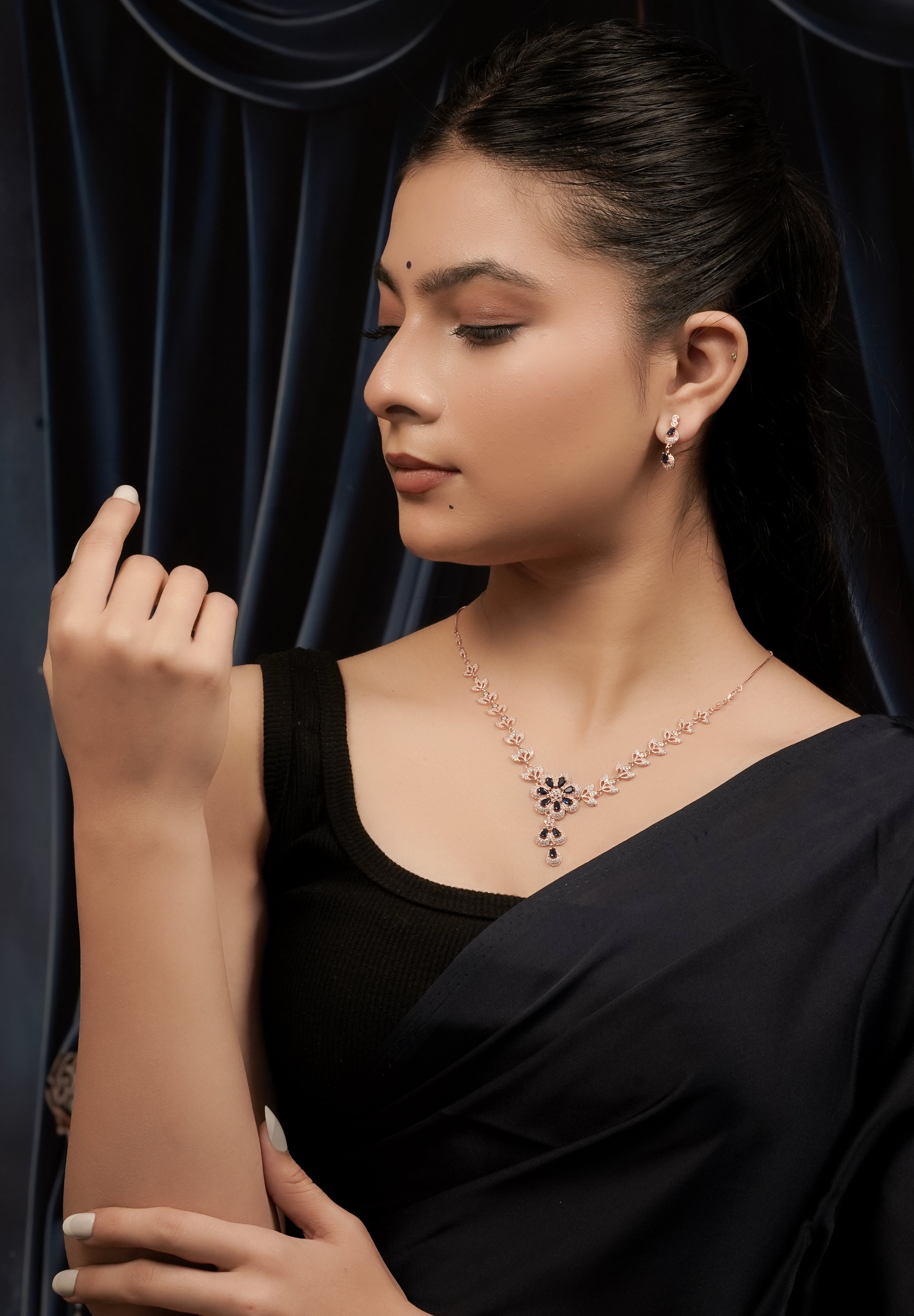 Kyra Noir Bloom Necklace