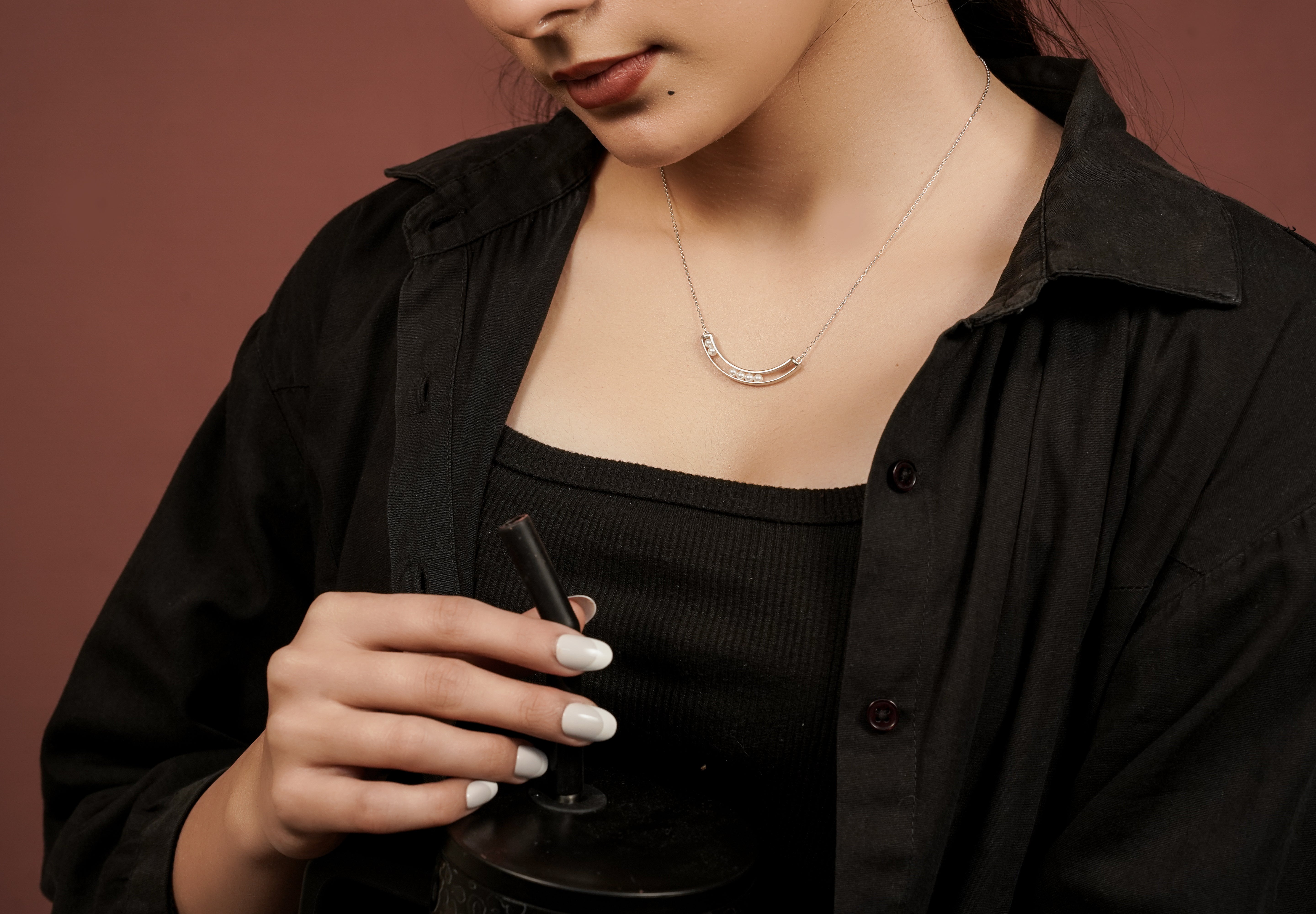The Linear Pearl Horizon Necklace