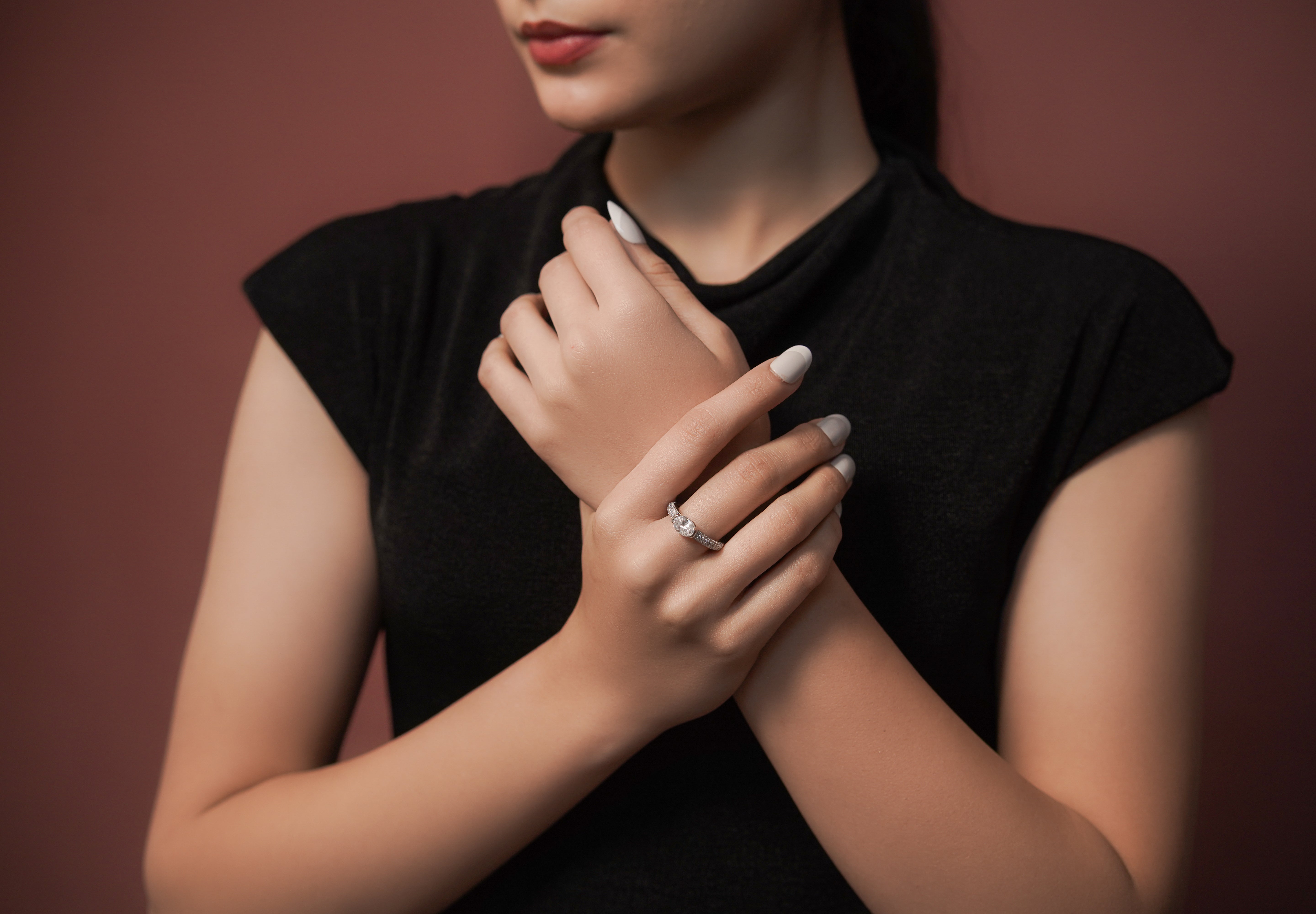 Lumière Solitaire Ring