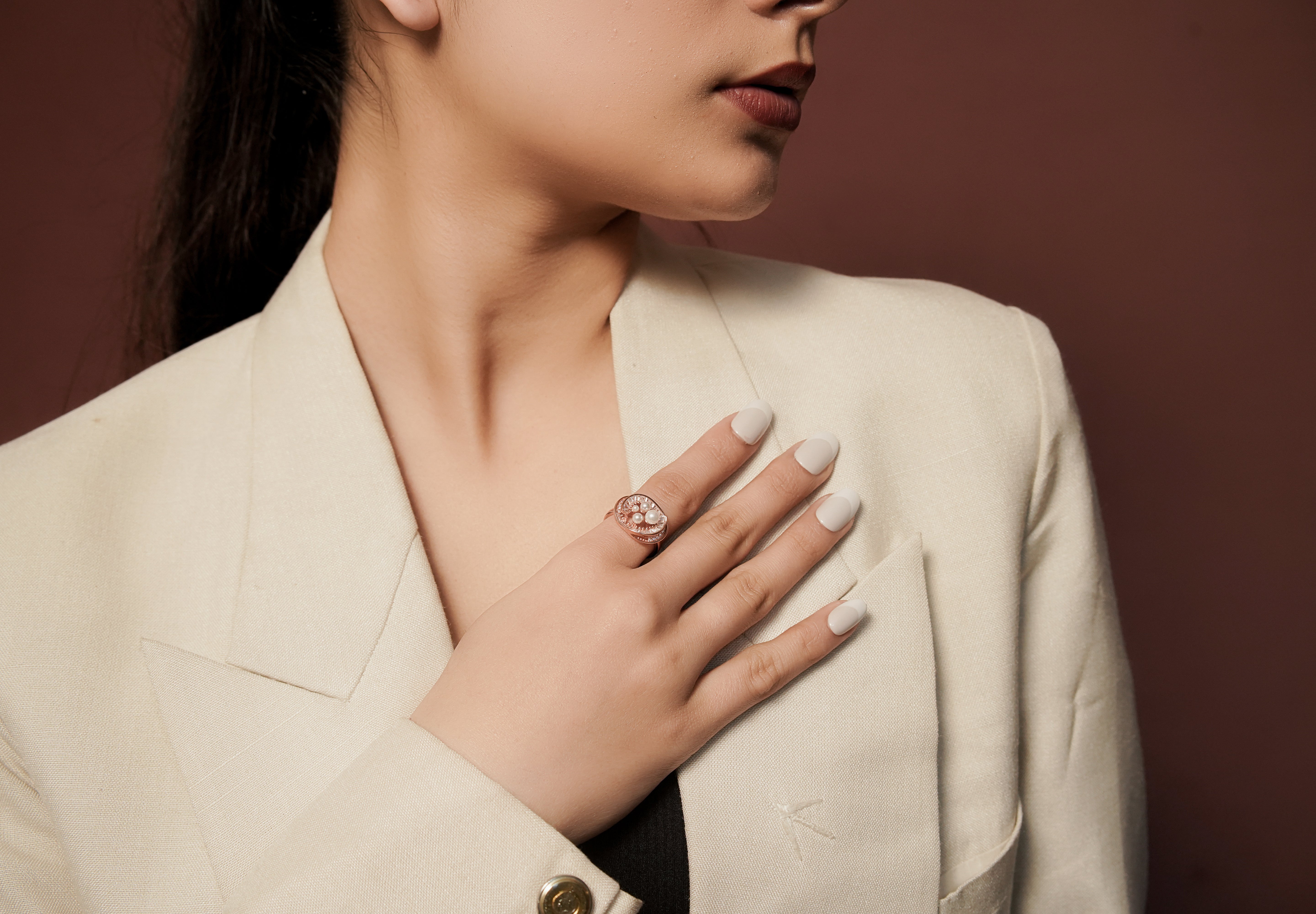 The Luna Pearl Medallion