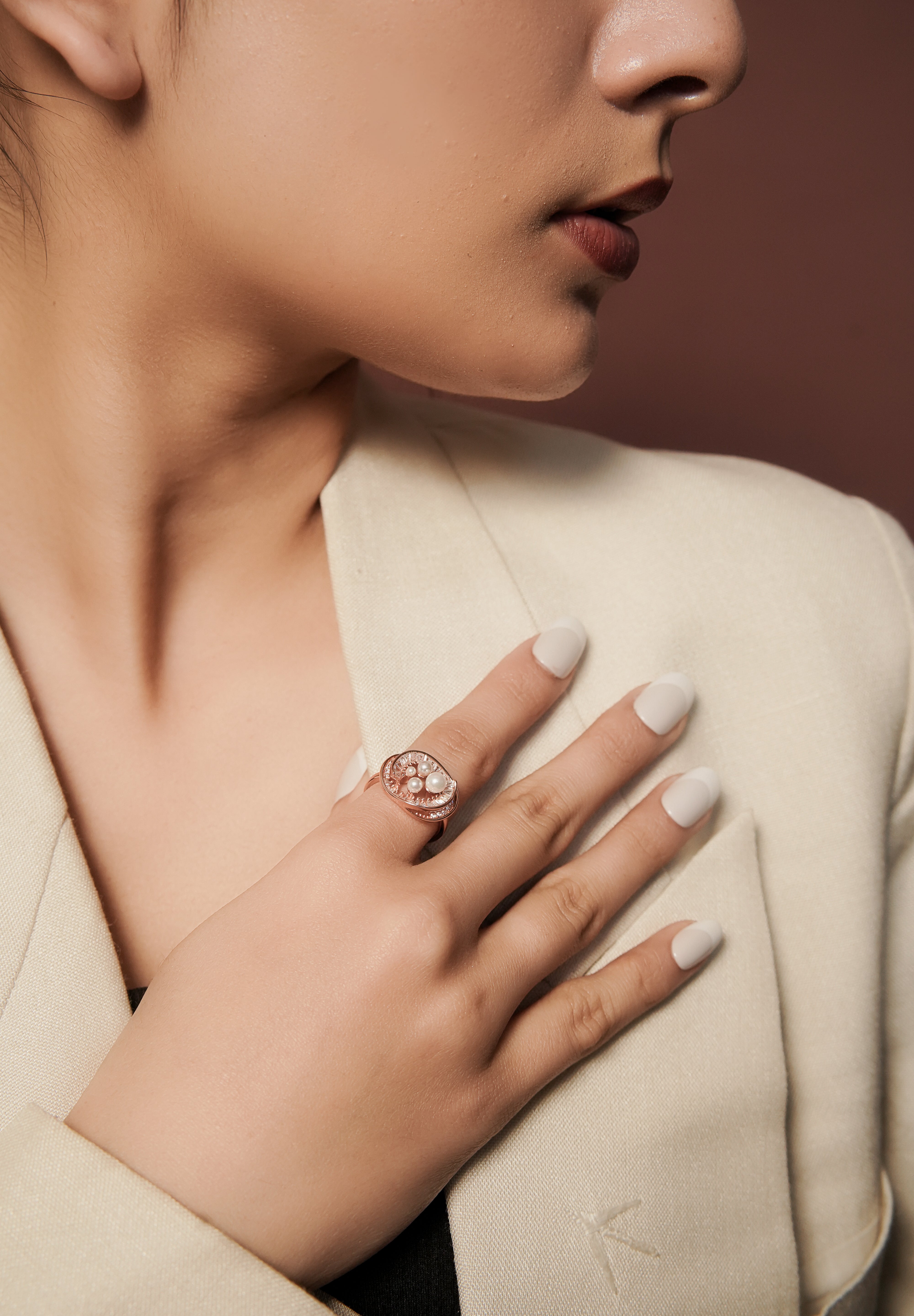 The Luna Pearl Medallion