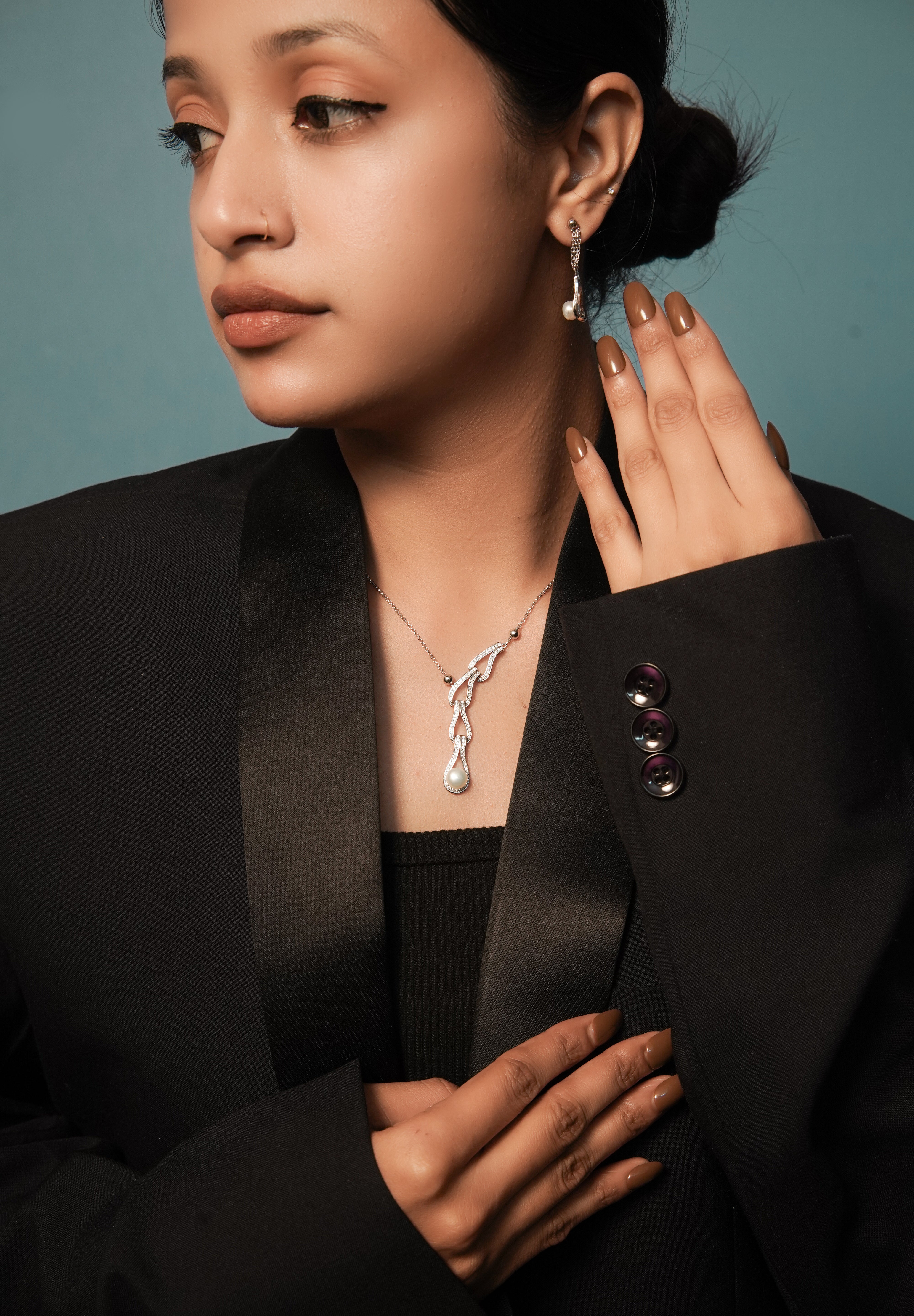 The Pearl Petal Cascade Set